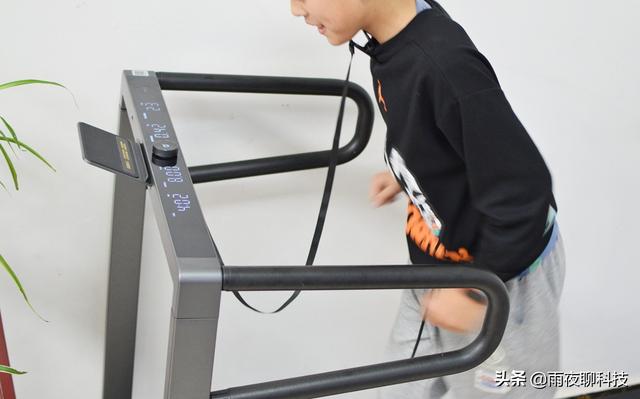 「周游中国」小米首款跑步机：智能易用，你的跑步私教该下课了-14.jpg